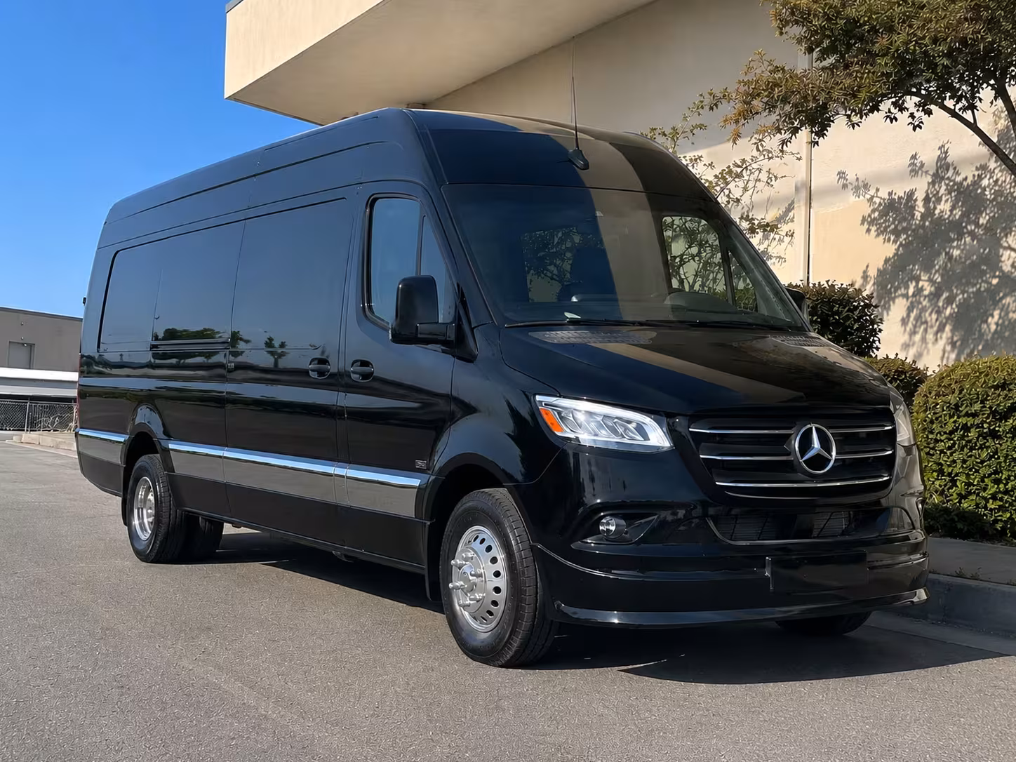tracy airport transportation